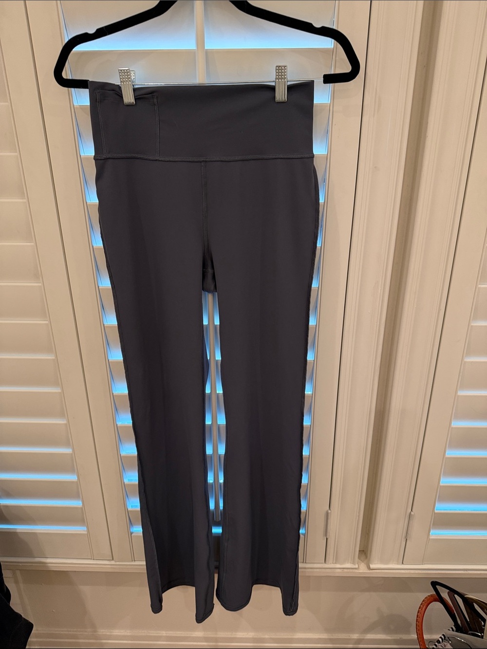 Vuori Wide-Leg High-Rise Pants in Charcoal Gray